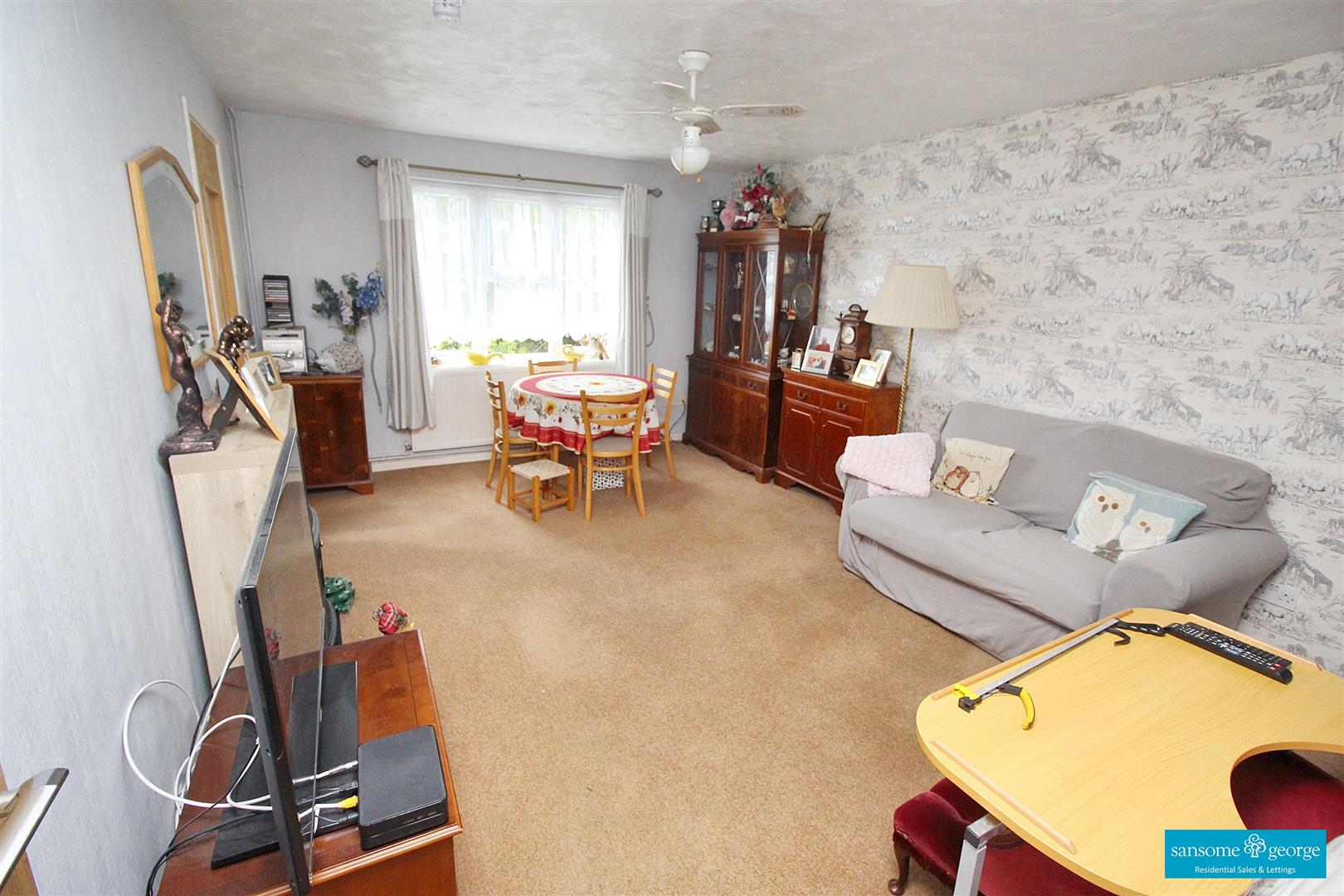 2 bed property in Condor Close, Reading